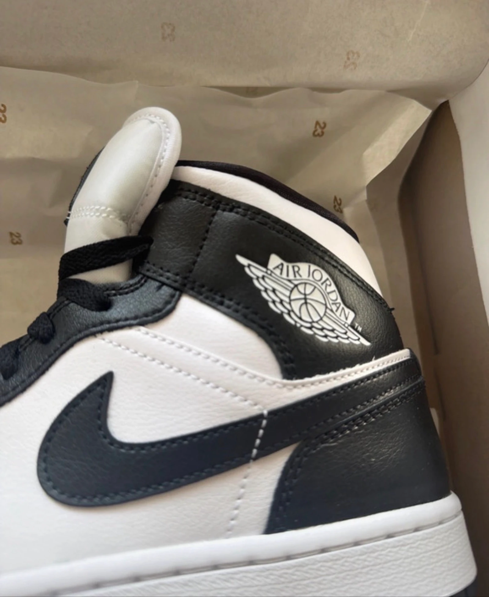 Nike Air Jordan mid 1 – photo 10